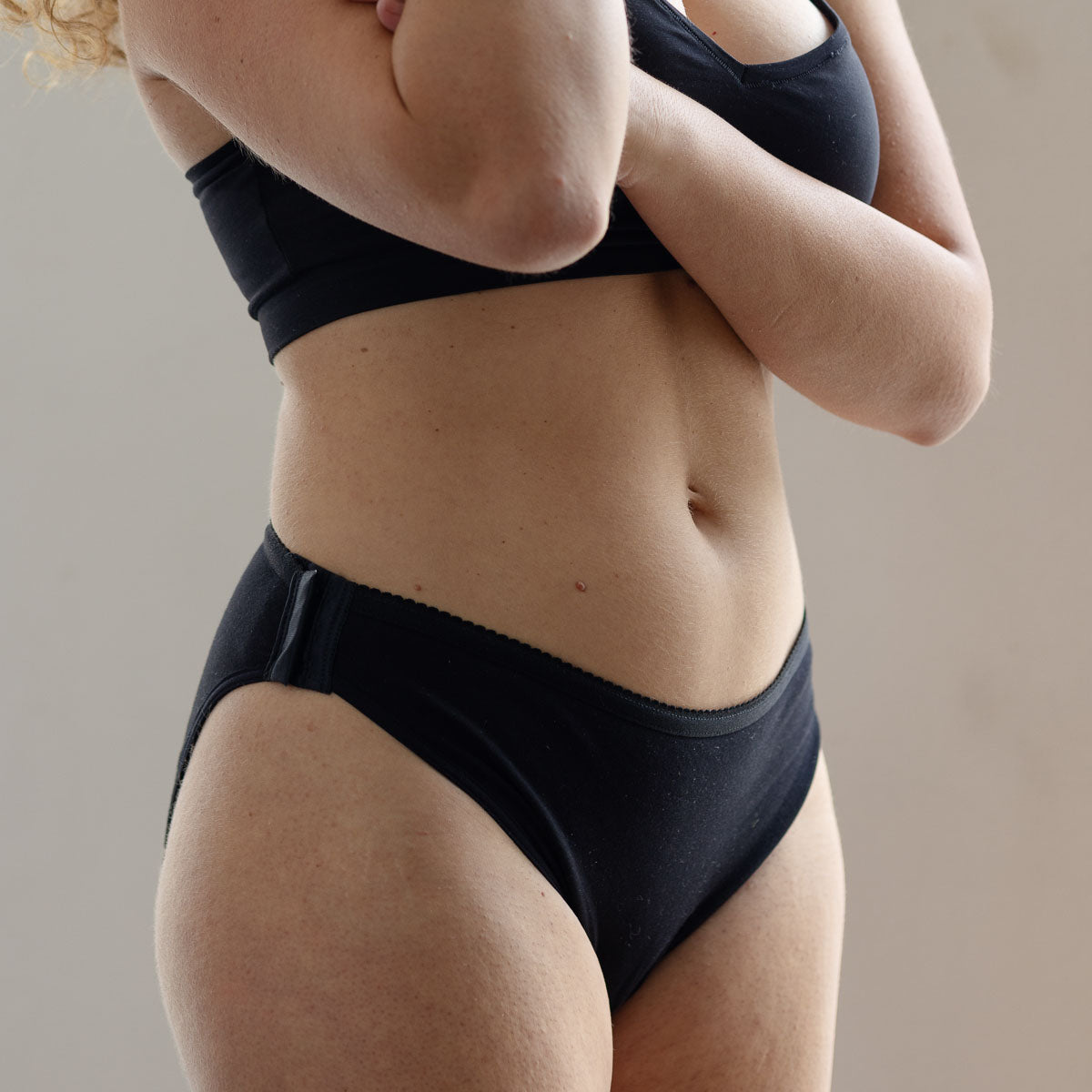 Mutanta slip mestruale apribile Culla di Teby nera